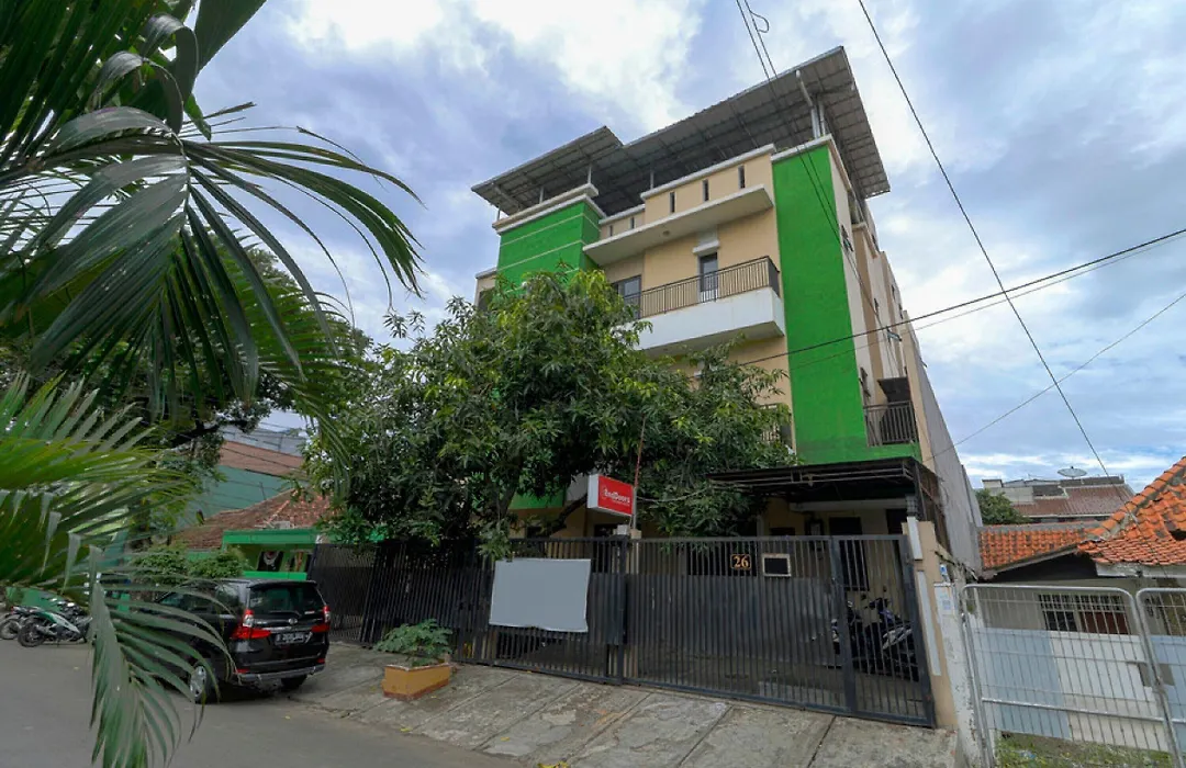 Reddoorz Plus Near Trisakti University-1