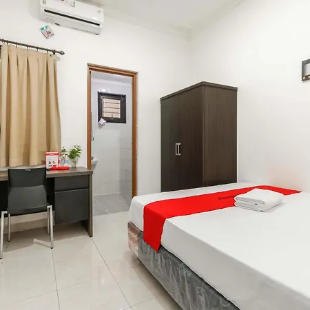 Reddoorz Plus Near Trisakti University-3